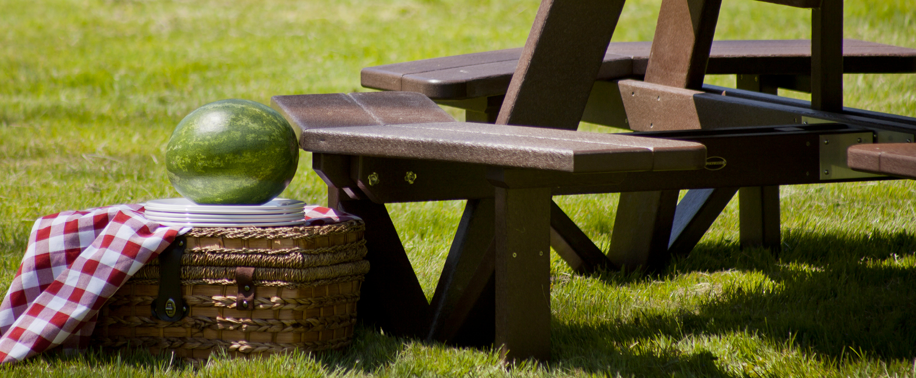 The Complete Guide to Buying an Outdoor Picnic Table