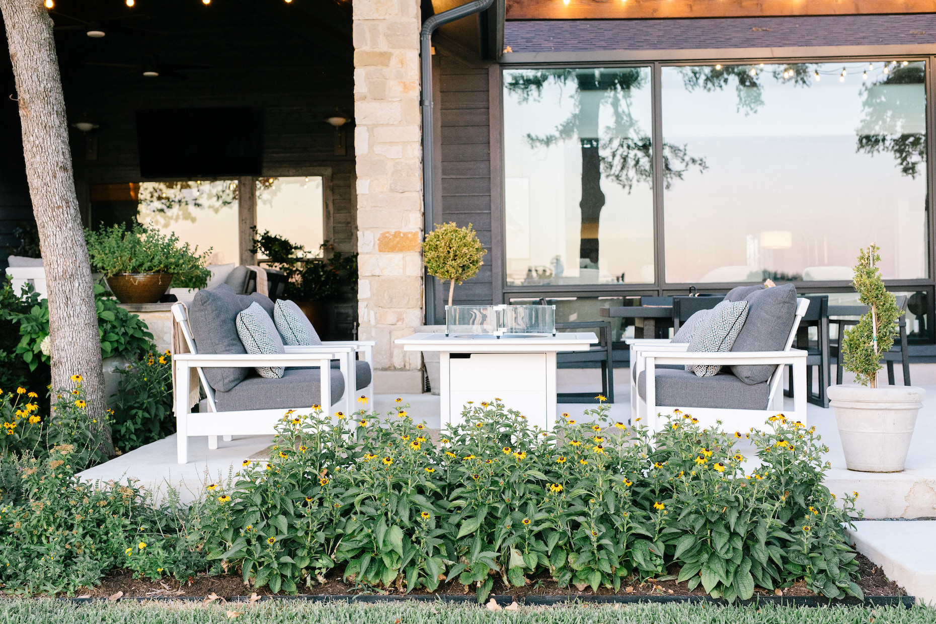 Choosing the Best Outdoor Color Schemes For Your Patio