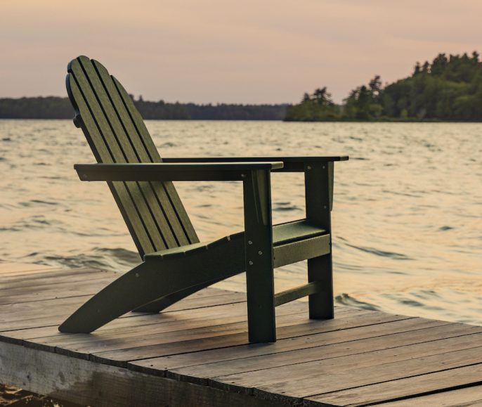 Which Outdoor Furniture Material is Best for Your Lakehouse?