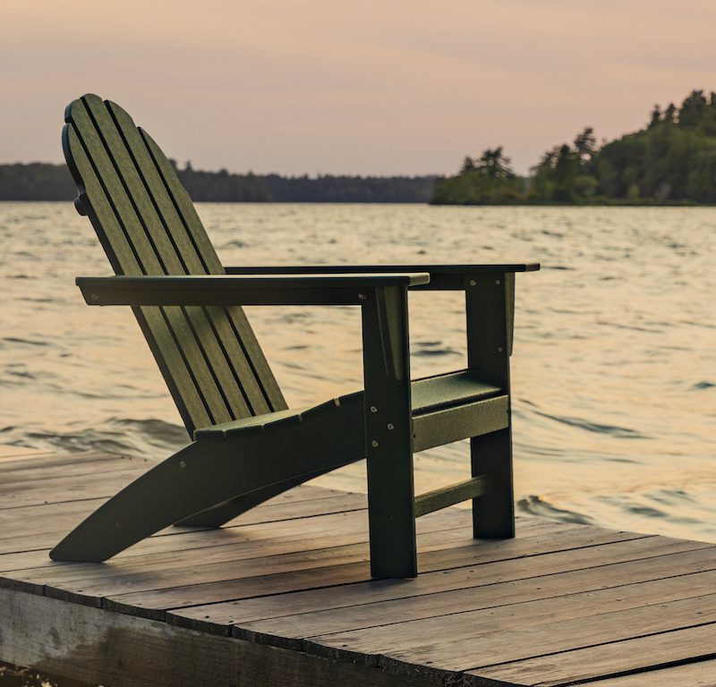 Which Outdoor Furniture Material is Best for Your Lakehouse?